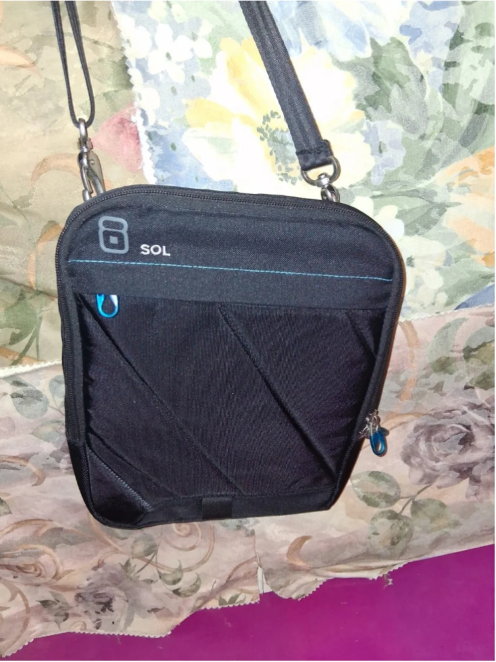 SOL Black Messenger Bag Zip Closure Adjustable Strap Outer Pockets for Men